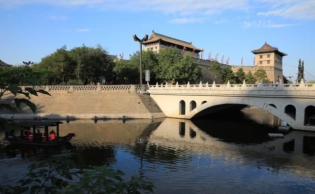  「西安」西安环城公园，进入是自然，转入是历史