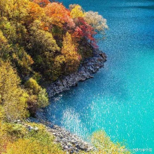 四川境内唯一敢和九寨沟比美的地方！游客虽不多，但门票不便宜