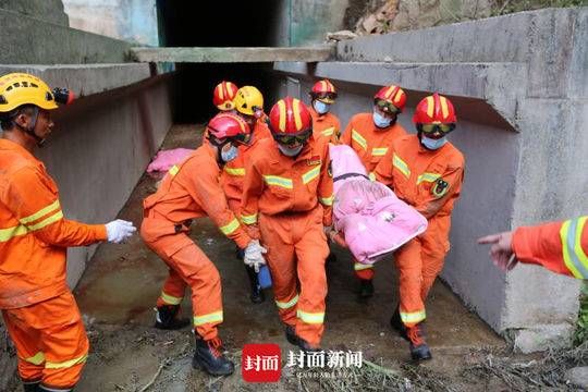 爆炸|云南水电站疑似爆炸救援现场:泄洪洞内抬出三人,一人幸存两人遇难