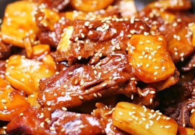  营养■最近天气突然转凉，大家应该多吃些，营养热乎的饭菜，照顾好身体