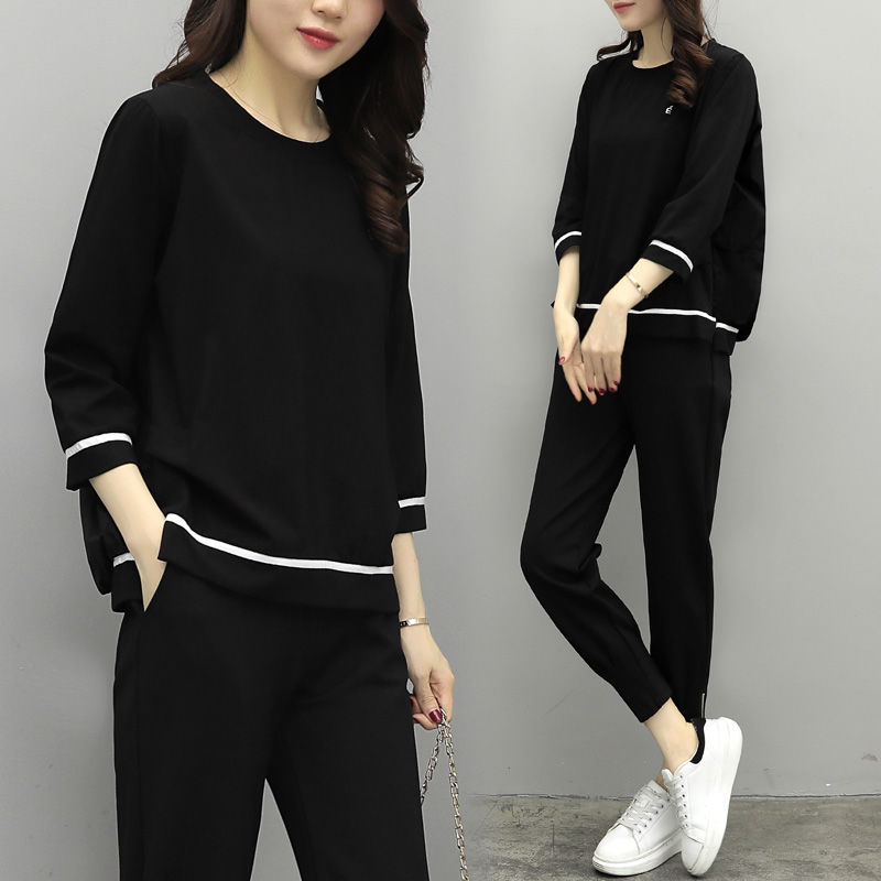 43岁老婆真的会打扮，中秋节出游，穿上时髦套装，把我都美醉了