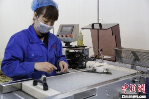  #生产车间内#山西太原药企复工急产“抗疫用药” 开足马力保供应