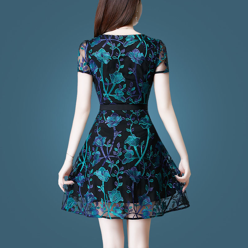 有一种裙叫“网纱裙”，魅力气质无形中增添女人味，美的勾人心魄