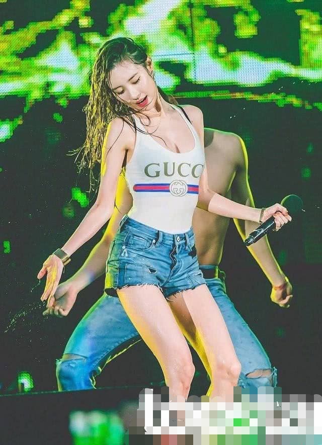李宣美穿的这件Gucci背心太暴露，身材太要命了