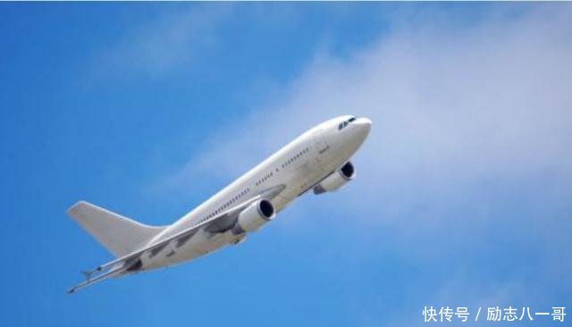 空姐偷偷告诉你，6种飞机上“隐藏福利”，不懂就亏大了！