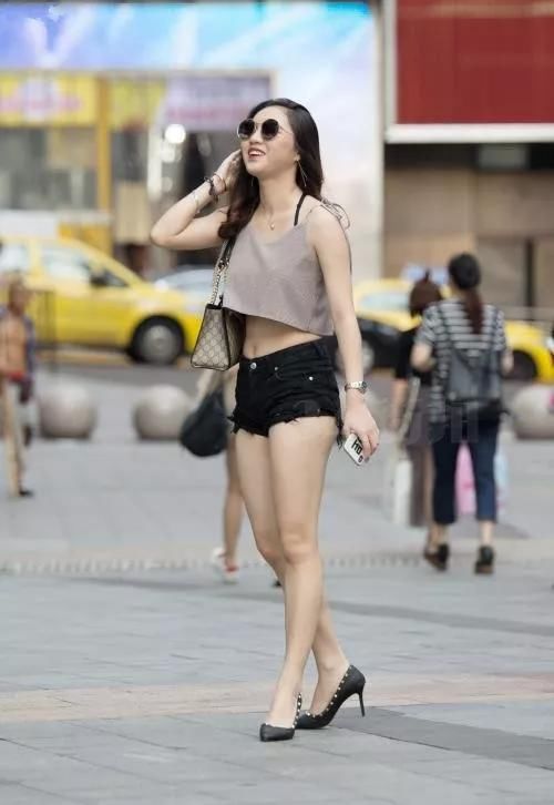  【女人味】高跟鞋简约又气质，搭配起来让你更有女人味