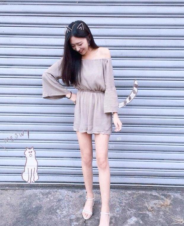 笑容甜美的小清新美女, 好身材能驾驭各种风格的衣服, 清爽又自然