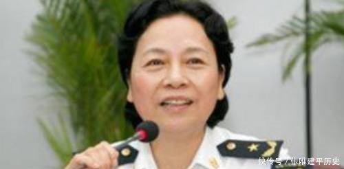 她是全军第一位海军女性将军，12年升为中将，她什么来头
