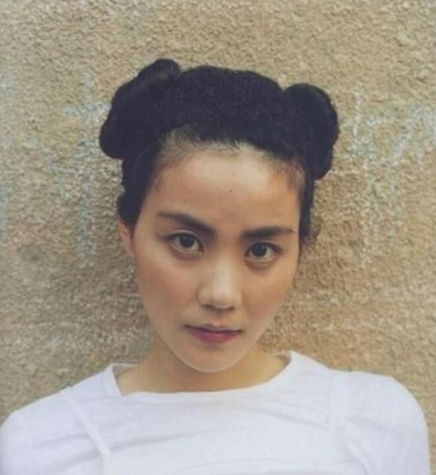 窦靖童穿着太尴尬！能不能学学母亲，20多岁时的王菲堪称时尚教主