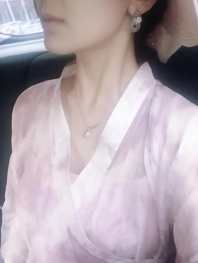 闺蜜天天穿山寨汉服发朋友圈，求温和不伤感情，强有力的反驳？