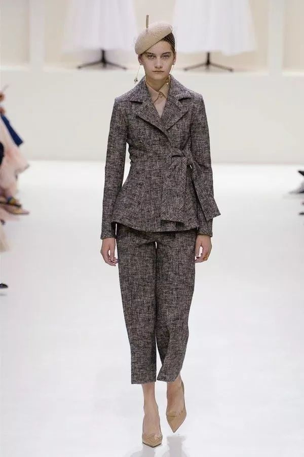 迪奥究竟有什么魔法让景甜如此着迷?