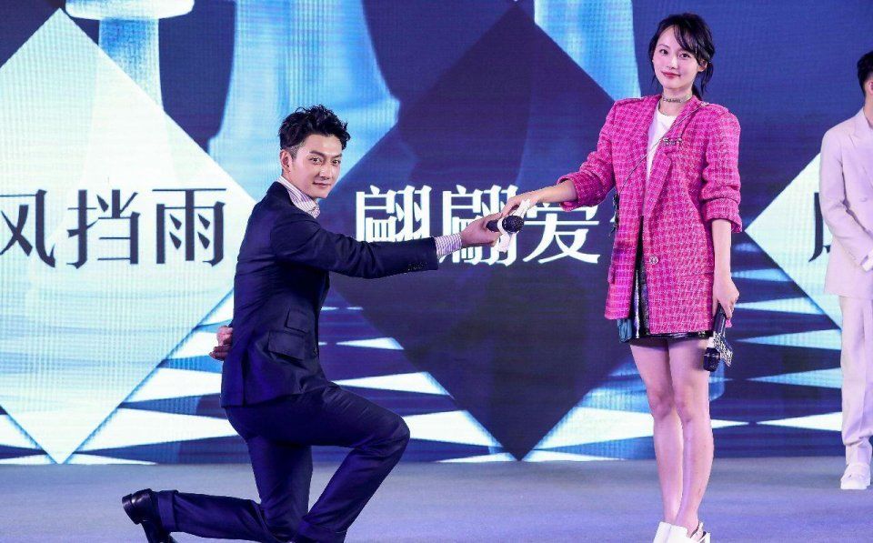 顺嫔张嘉倪为了凹造型也是够了,外套外面再套外套!