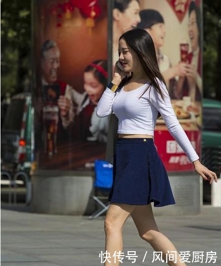  #才能#街拍：具有百搭属性的白色上衣，如何搭配才能成为街头亮点