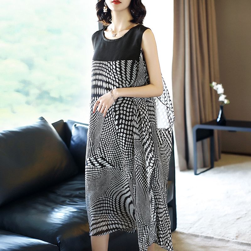 女人一过40,打扮的时尚点,推荐这高级素雅裙,美的风采迷人