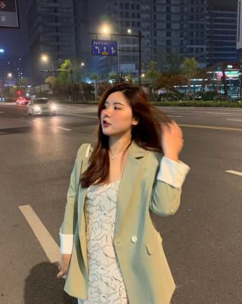  「显瘦」微胖女孩学会这样穿西服，显瘦又有气质，照着穿不踩雷