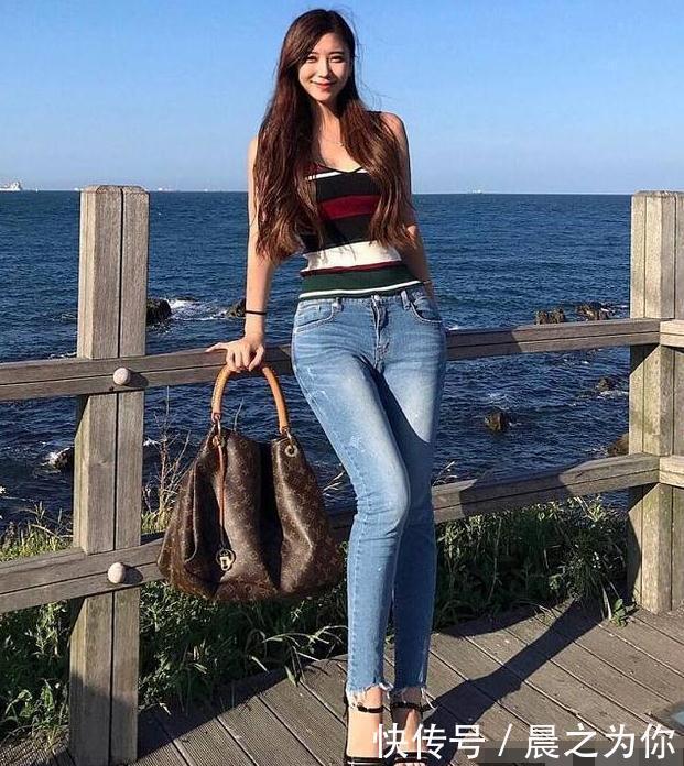 紧身|如果想要体验紧身牛仔裤的美,没有如此丰腴的身姿有点压力!