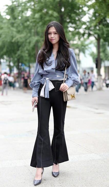 街拍,靓丽小姐姐长相清纯,穿着飘逸而清凉,路人移不开眼球!