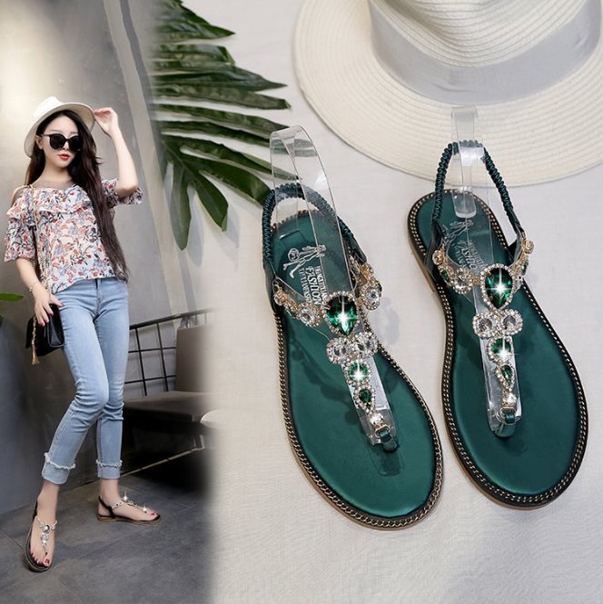 三伏天就要穿凉鞋，不仅时尚美观，穿起来还很有气质，出门超有面