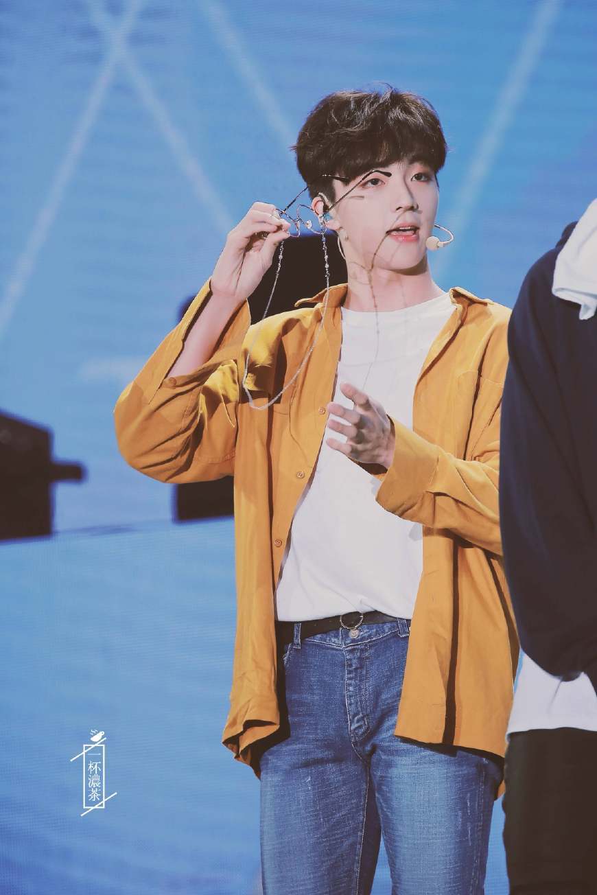 陈立农与创造101火箭少女上跑男,NPC舞台与