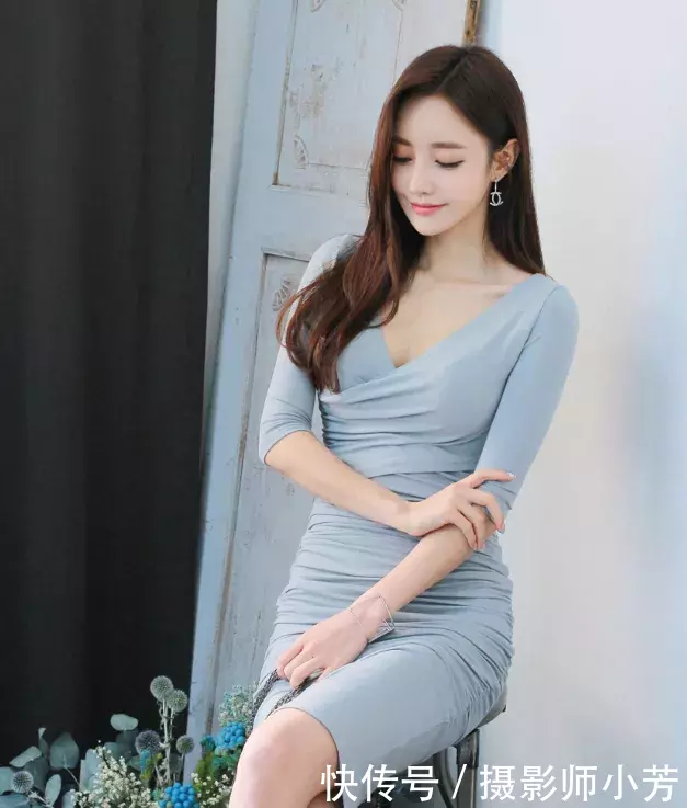 室内写真：意气风发的紧身裙美女，彰显别样的优雅气质！