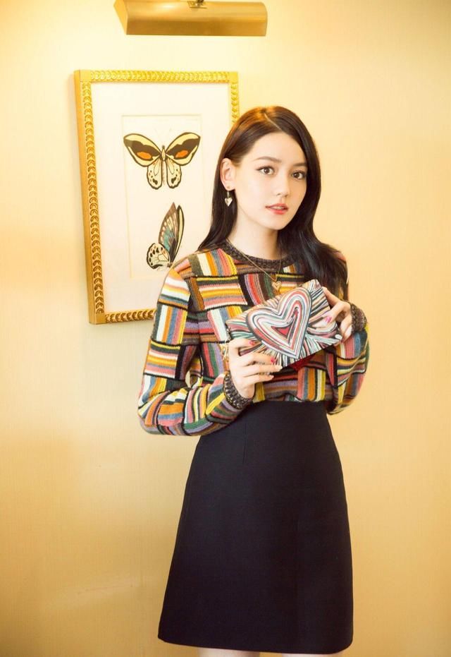 李诗颖颜值和迪丽热巴有的一拼，这是要火的节奏？