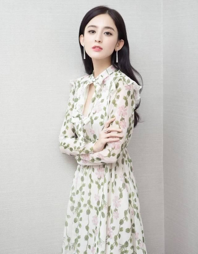 #看起来#出门野餐,怎么可以少了碎花裙?
