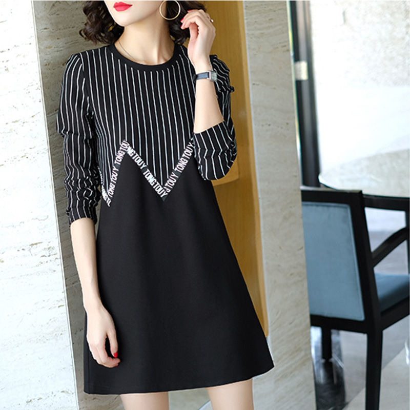 太美了，46岁老婆穿上这样的连衣裙，美的倾国倾城，女神范十足