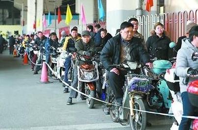 电动车新国标已出台，严查一切超标车！网友：难道只有报废了？