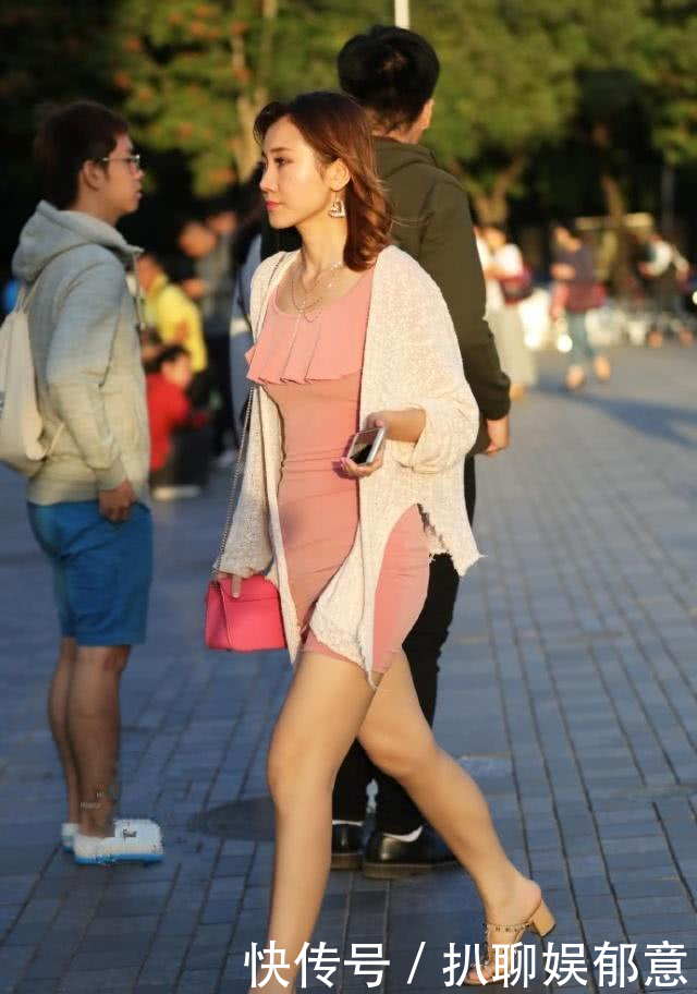 美女@连衣裙玲珑大方尽显青春之美,很好的穿出格调的淑女气质