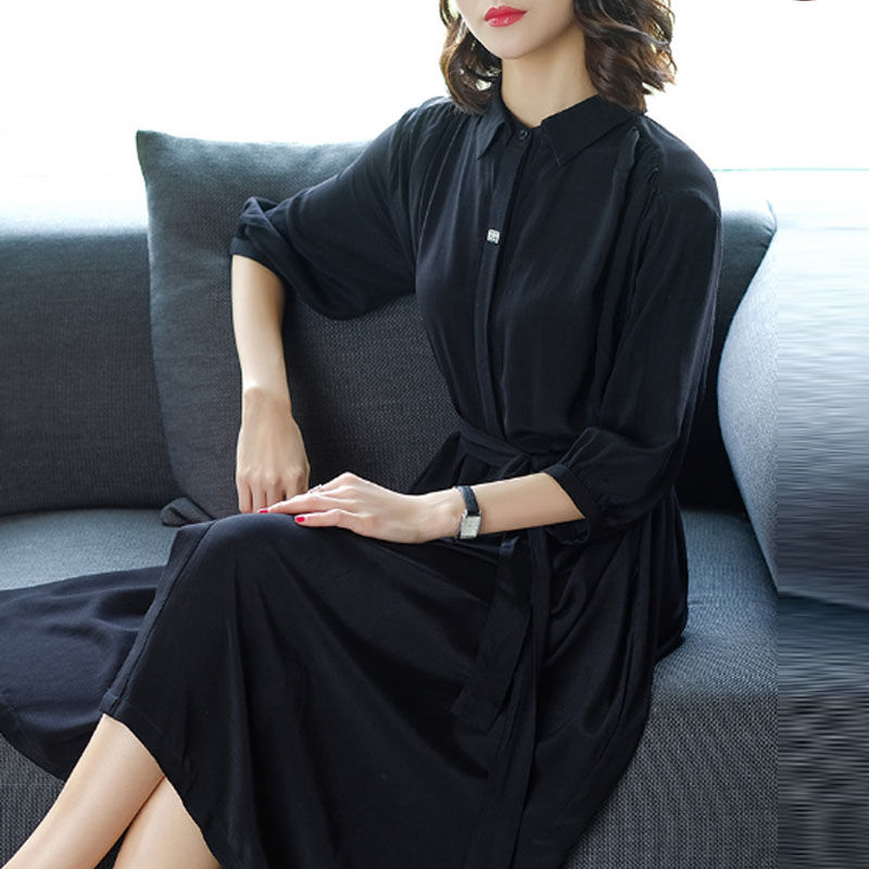 太美腻!50岁老妈出门逛街穿款“印花”美裙，连年轻人都盯着看