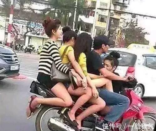 妹子,今天的裙子挺时尚啊,配上你的二郎腿,回头率十足了