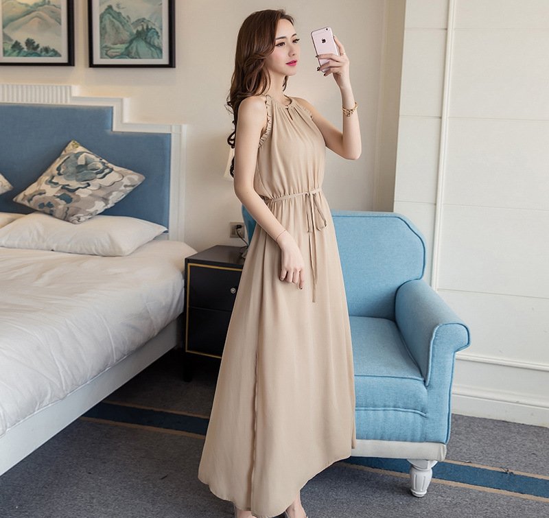 女人上海边穿比基尼?太傻!瞧瞧下图女人，沙滩裙魅力四射