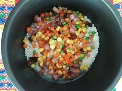  「技巧」好吃的不得了的腊肉焖饭，不费精力技巧，有菜有饭带去上班很方便