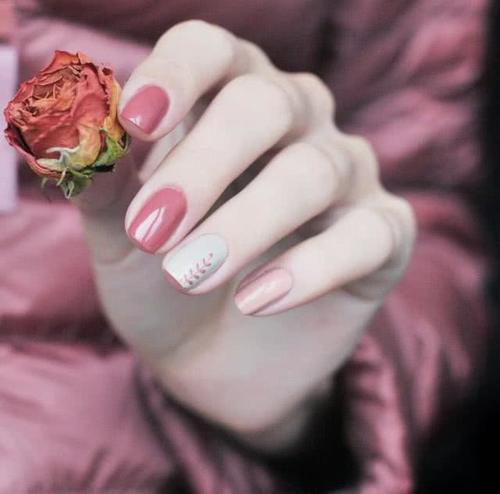 秋冬适合小黑手的美甲,温柔又有气质,网友:手怎么可以这么好看