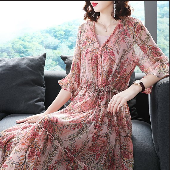 奔四奔五女人别穿地摊货，丢人!正流行的高雅裙，洋气精致美扎心