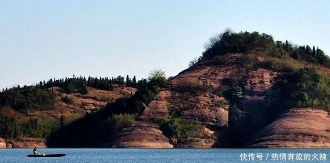 江西一水库维修，水位下降后漏出佛像！专家称疑似明代古村