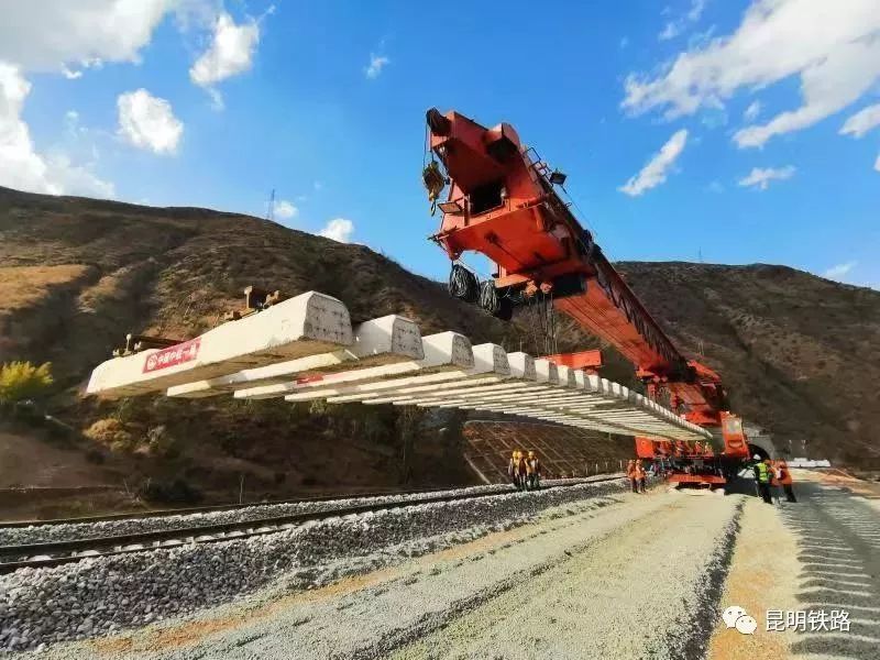 新成昆铁路又有一段线路铺通！未来成昆7小时可达