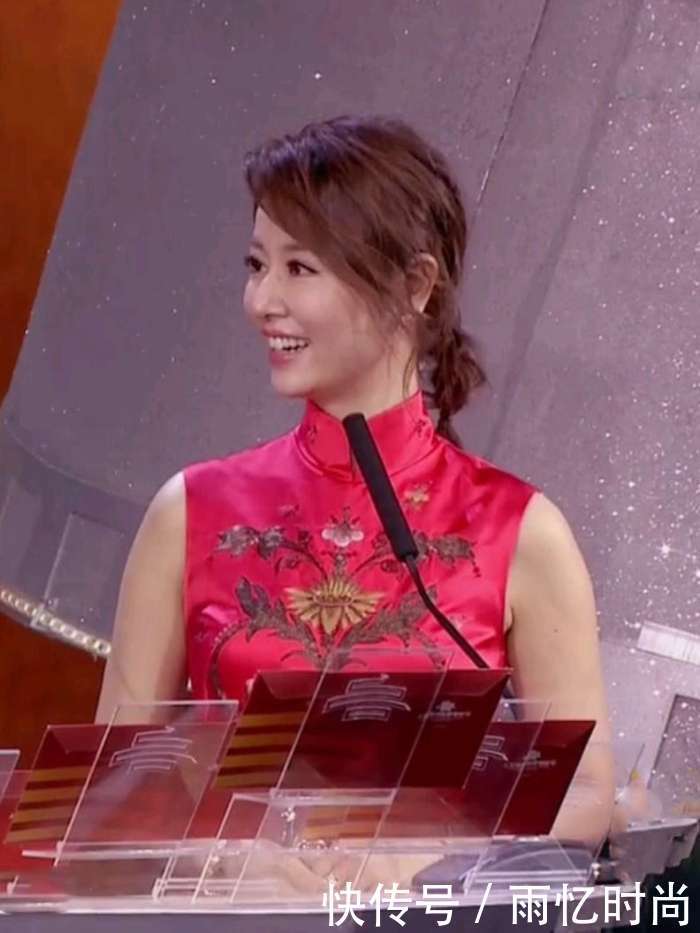 林心如再穿旗袍, 大气优雅, 这回不是50岁大妈了!