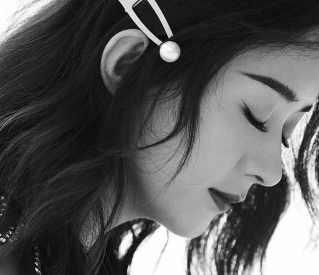 赵丽颖做孕妇不敢做的高难度动作,爱犬帮忙辟谣