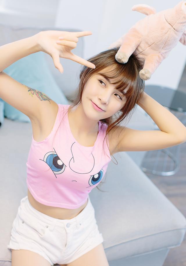 热裤穿出魅力迷人, 风景不简单