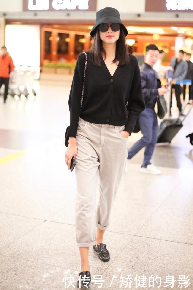 「开挂」开春奶奶衫又开挂了!经典温柔又显气质,搭配裙子裤装好看又洋气