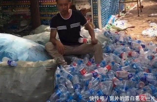 农村小伙用塑料瓶盖房子，人们都说他傻，结果却让人羡慕！