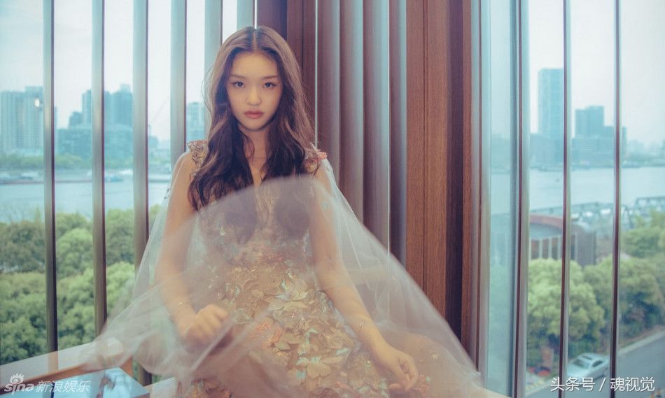 林允因隐形眼液被网友送上热搜，她发文回应称:这只是个误会!