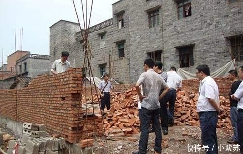 农村禁止随意建房, 谁建谁拆, 农民反问了一句, 专家不说话了