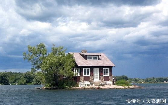 世界上最孤独的小岛，尺寸超吓人，只能容纳一栋房和一棵树，多走