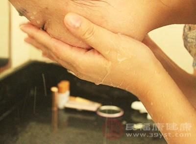  「冷水」犯困怎么办 用冷水洗脸竟有这个作用