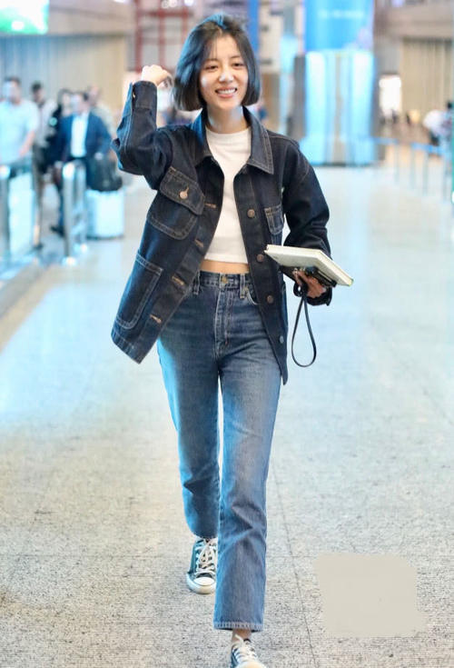 李溪芮素颜放飞自我,像极了郑爽的打扮,难怪杨幂都不想捧了!