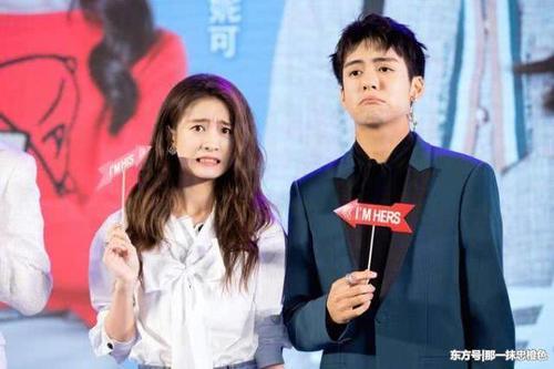 戴夸张耳环的明星,徐璐,热巴赵丽颖都上榜,她最好看。