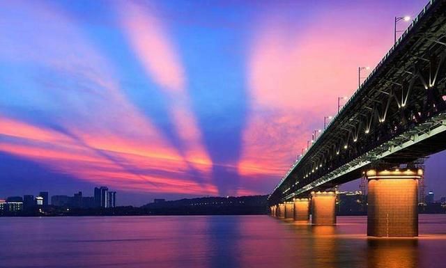 中国这座城市强势崛起，远超苏州数倍，向北上广一线城市看齐