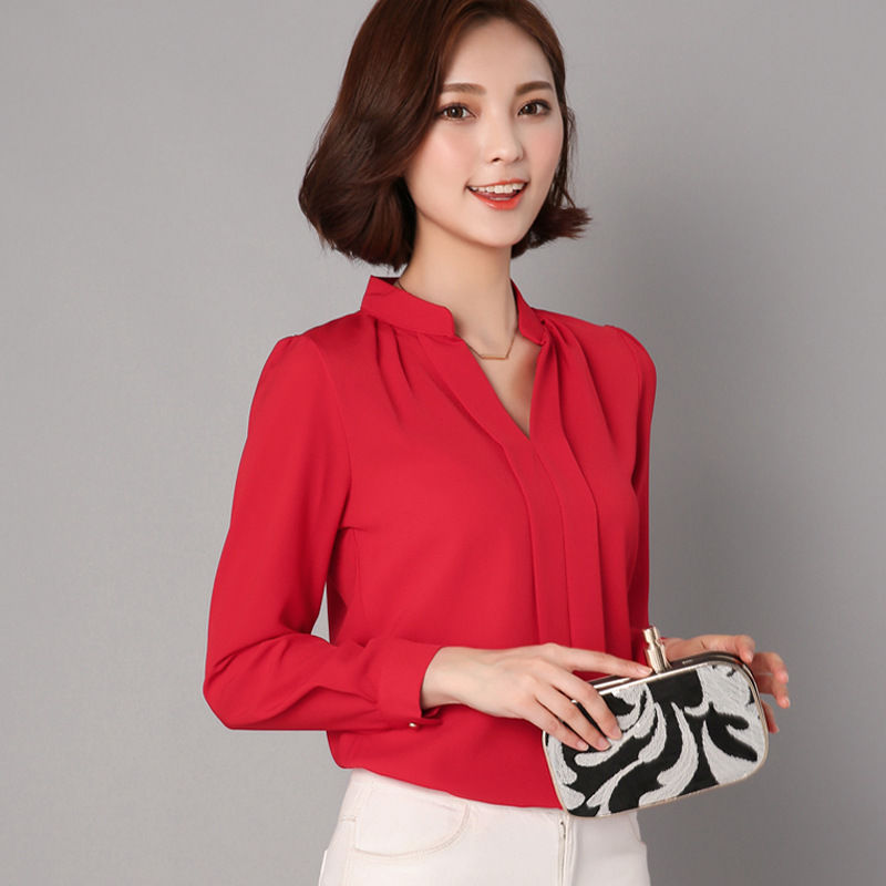 如今的雪纺太美了，搭上小脚裤，简直美爆了